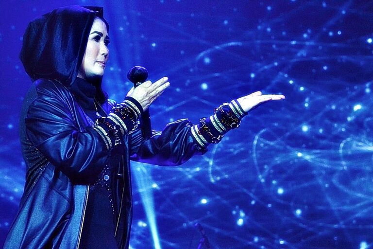 Nicky Astria Beri Reaksi Lagu Melly Goeslaw Dengan Nike Ardilla Jadi