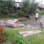 Atap seng warga Desa Kutakepar Kecamatan Tigapanah terlihat berterbangan ditiup kencangnya puting beliung