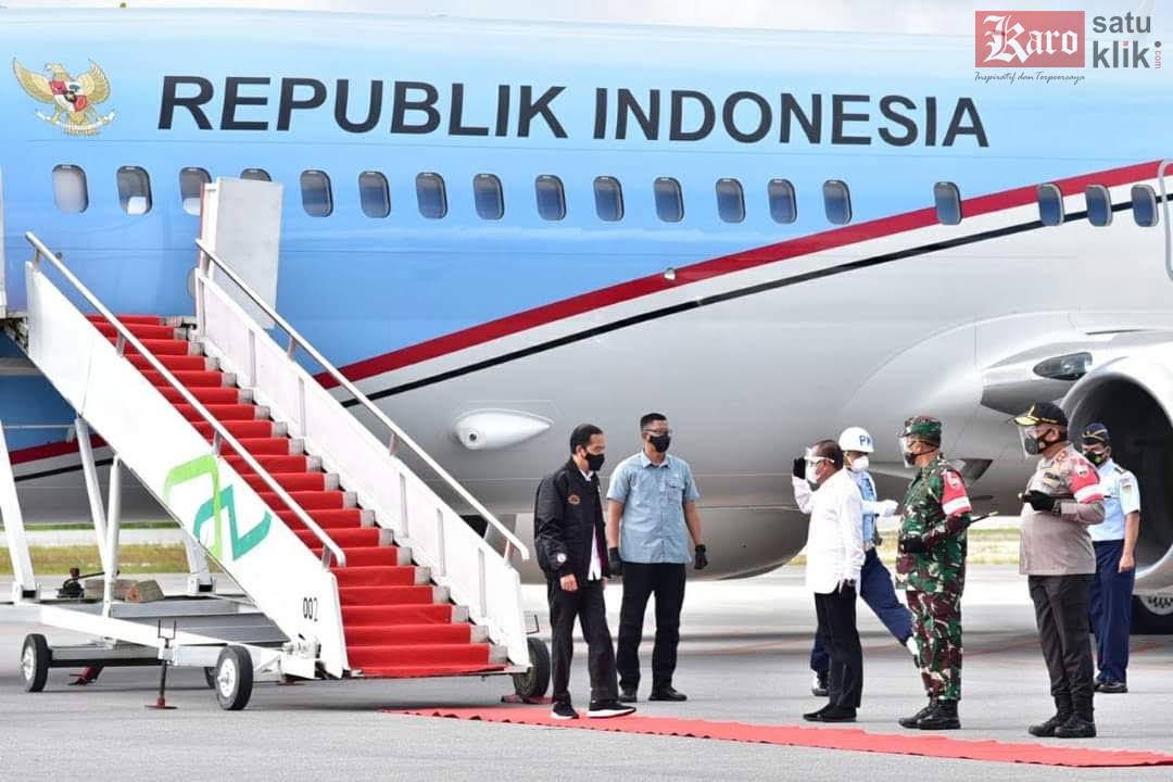 Presiden Jokowi Tiba Di Bandara Silangit