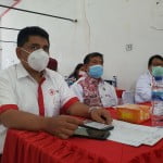 Kadis Kesbang Pol dan Linmas, Drs Tetap Ginting, Ketua PMI Karo dr Jasura Pinem dan Khairul Siregar mewakili Ketua PMI Sumut