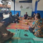 Kepala SMPN I Kabanjahe, Drs Kenan Ginting, MPd dan Edward P, SPd, MM, menjamu makan siang Bupati Karo Terkelin Brahmana