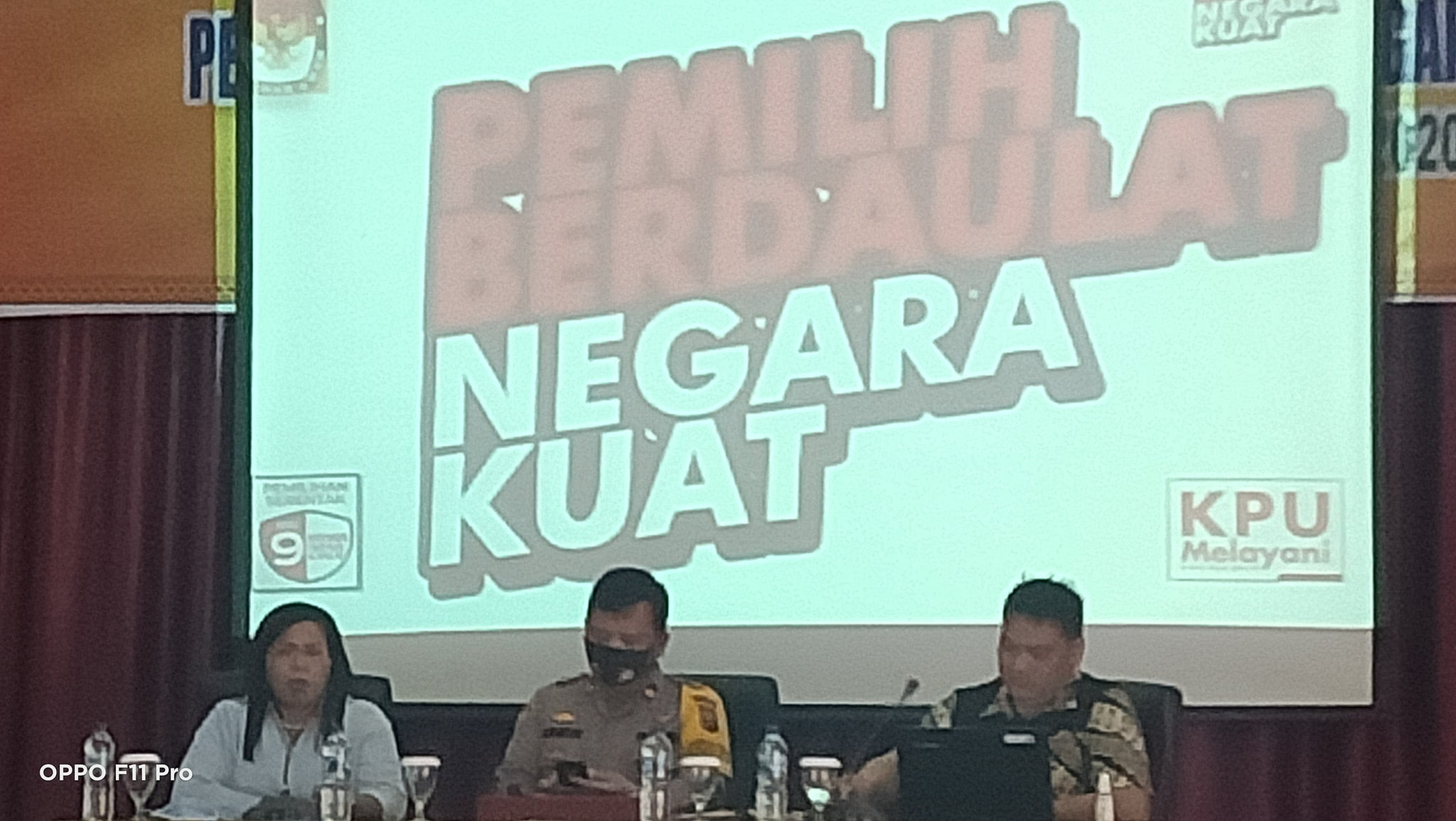 Ketua Bawaslu Eva Juliani Pandia SH bersama Kapolres AKBP