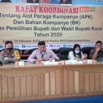 Ketua KPU Kabupaten Karo, Gemar Tarigan, ST, saat memberi pengarahan pada koordinasi alat peraga kampanye (APK)