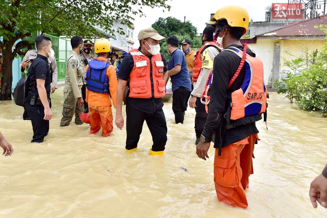 Gubernur SUmut Tinjau Banjir Tebing Tinggi