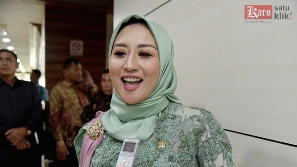 Iis Rosita Dewi, istri Menteri Kelautan dan Perikanan