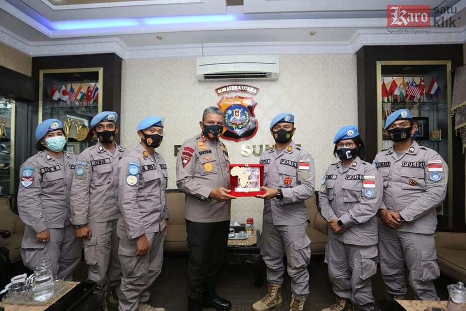 Kapolda Sumut, Irjen Pol. Drs. Martuani Sormin, berbangga hati atas kembalinya para personel Polda Sumut Kapolda Sumut, Irjen Pol. Drs. Martuani Sormin, berbangga hati atas kembalinya para personel Polda Sumut