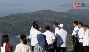 Presiden Jokowi dan sejumlah Menteri Kabinet Indonesia Maju menikmati keindahan panorama Danau Toba