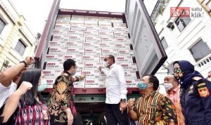 Wakil Menteri (Wamen) Perdagangan Jerry Sambuaga bersama Gubernur Sumatera Utara (Sumut) Edy Rahmayadi melepas ekspor.