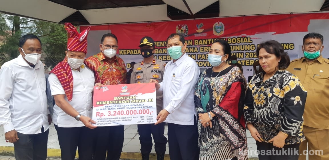 Bupati Karo dan Ketua DPRD Sumut Salurkan Bantuan Relokasi Tahap III Siosar Rp3.000. 000