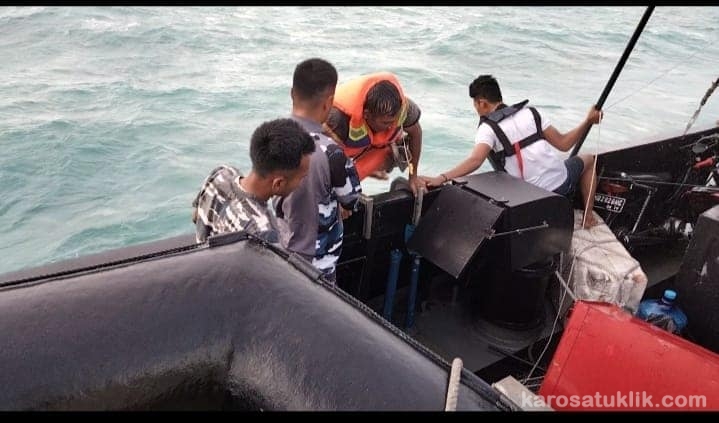 Kapal TNI AL Selamatkan ABK KM Rizki Biliton yang Tenggelam di Perairan Tanjung Langka Pulau Bangka