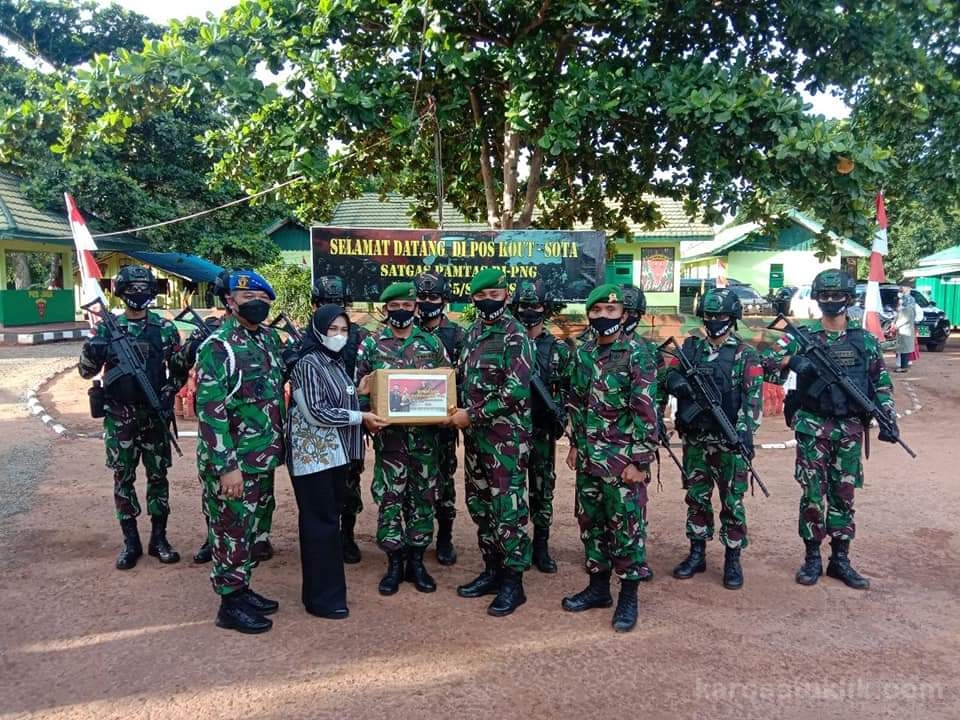 Danpuspomad Kunjungi Satgas Pamtas Yonif 125Simbisa di Pebatasan Papua