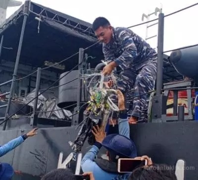 Di Kedalaman 23 Meter, Ditemukan Sejumlah Barang Sriwijaya Air 