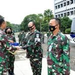 Dukung Kelancaran Operasional Pomau, Kasau Serahkan Tiga Bus Kendaraan Dinas