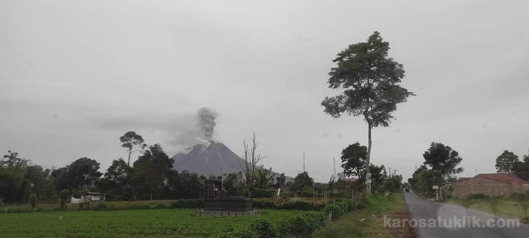Gunung Sinabung Semburkan Abu Vulkanik