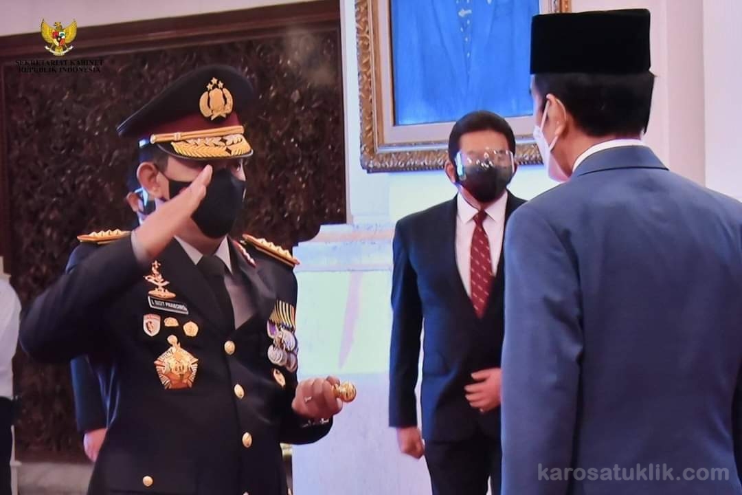 Jenderal Idham Azis Resmi Serahkan Panji Tribrata Polri ke Listyo Sigit