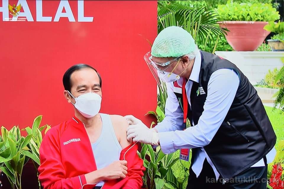 Jokowi Jalani Vaksinasi ke-2 di Istana