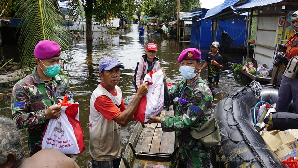 KRI Teluk Cirebon-543 Bawa 150 Ton Bantuan Gempa Sulbar