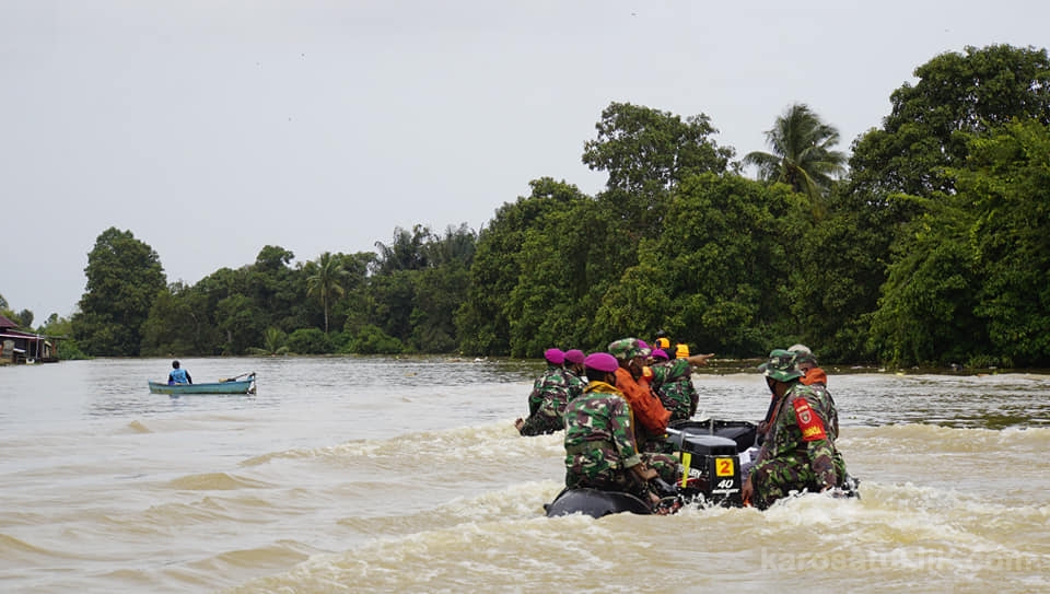 KRI Teluk Cirebon-543 Bawa 150 Ton Bantuan ke Sulawesi Barat