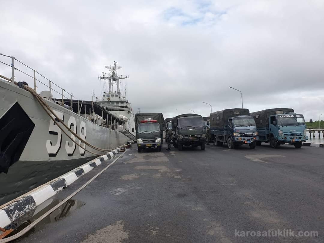 Kerahkan KRI BAC-593 Kirim Bantuan Kemanusiaan Dari Surabaya