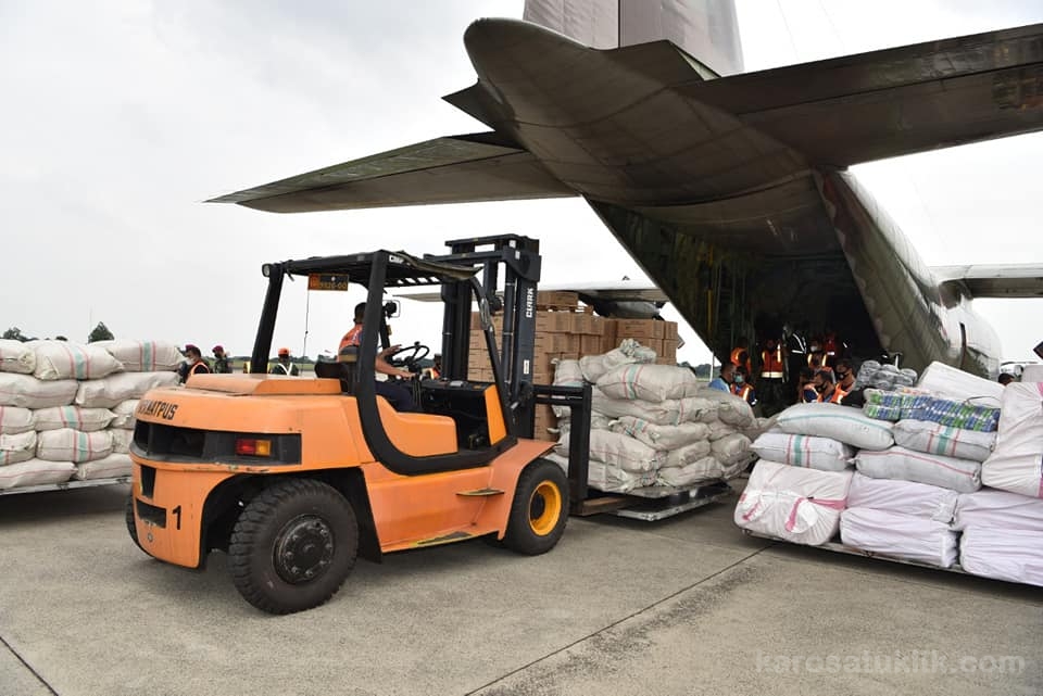 Pesawat TNI AU, Angkut Bantuan Logistik ke Mamuju Sulbar