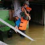 Satgas Paskhas TNI Evakuasi dan Distribusikan Logistik Kepada Warga di Kalsel