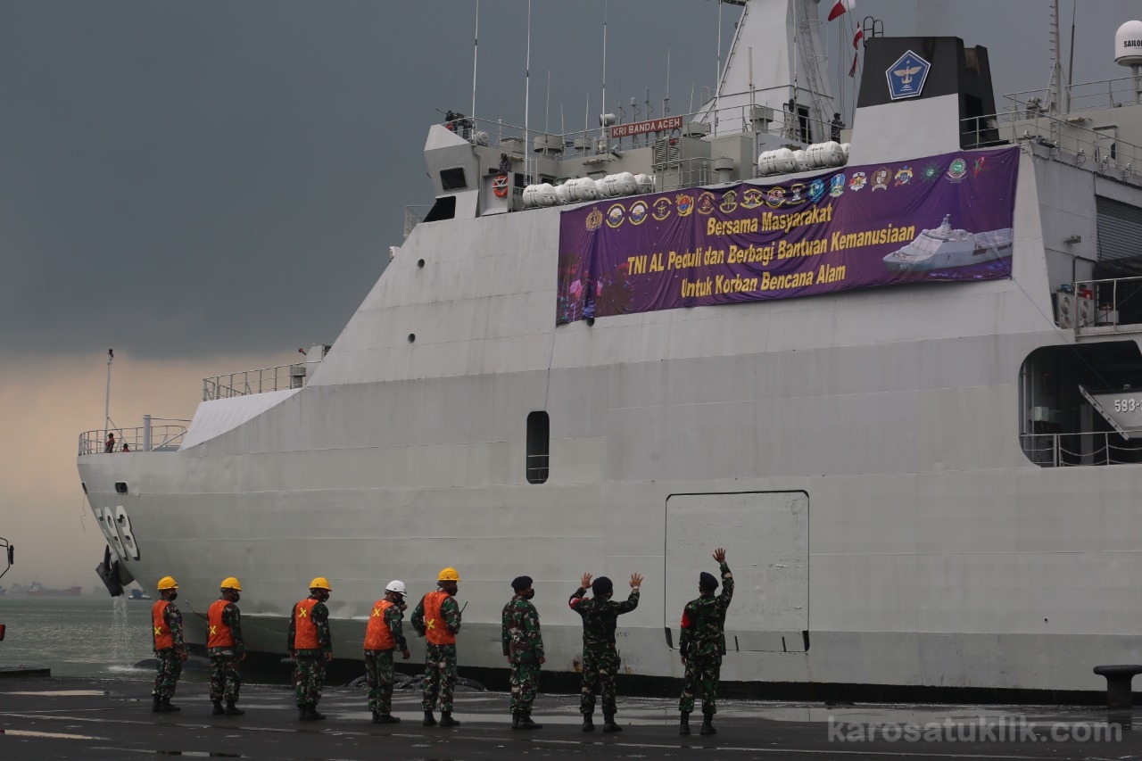 TNI AL Peduli dan Berbagi, Kerahkan KRI BAC-593 Kirim Bantuan Kemanusiaan Dari Surabaya