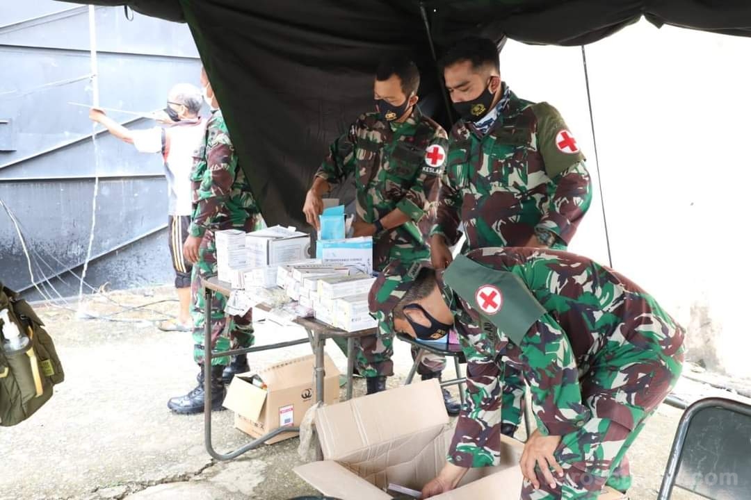 TNI Dirikan Tenda Pengungsian dan Pelayanan Kesehatan Korban Gempa Mamuju