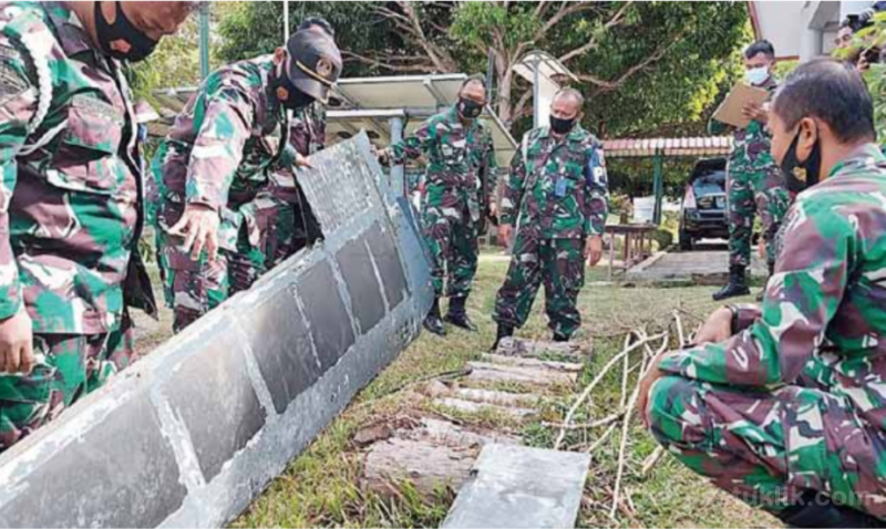 TNI TEMUKAN SAYAP PESAWAT
