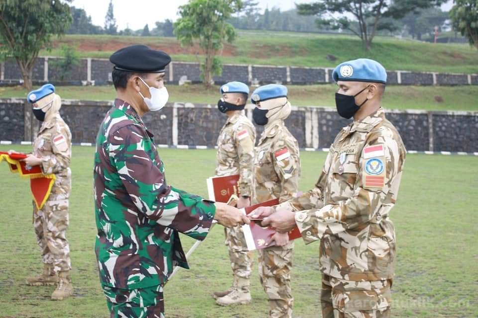 186 Prajurit TNI Konga UNIFIL Dianugerahi Medali Satya Lencana Santi Darma