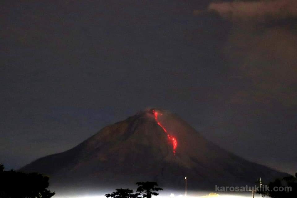 Gunung Petarung Sinabung Kembali Pamerkan 'Keangkuhannya' Tanda Bahaya...