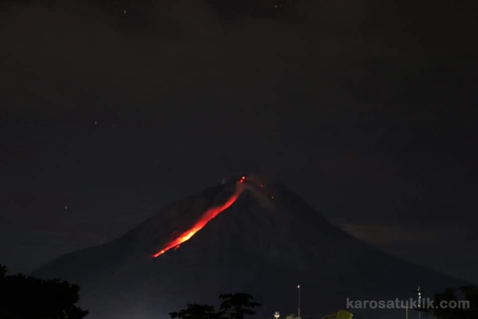 Gunung Petarung Sinabung Kembali Pamerkan 'Keangkuhannya' Tanda Bahaya.
