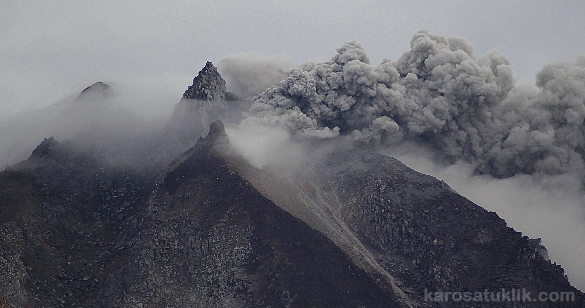 Gunung Sinabung Terus Menerus Erupsi