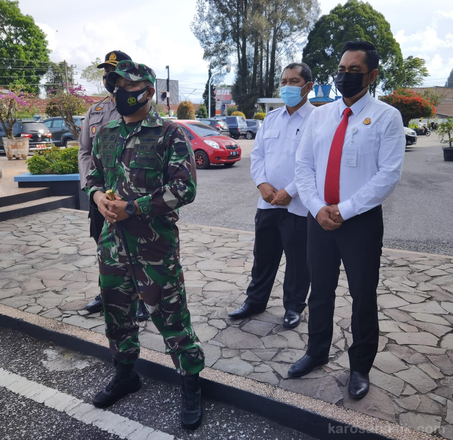 Letkol Kav Yuli Eko Hadyanto menekankan agar tetap mematuhi zona - zona bahaya dari Gunung Sinabung