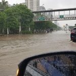TNI-Polri Bubarkan Pemberian Bantuan FPI ke Korban Banjir Cipinang Melayu
