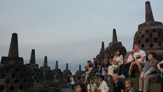 Menko Luhut Ungkap Biang Kerok Kerusakan Candi Borobudur