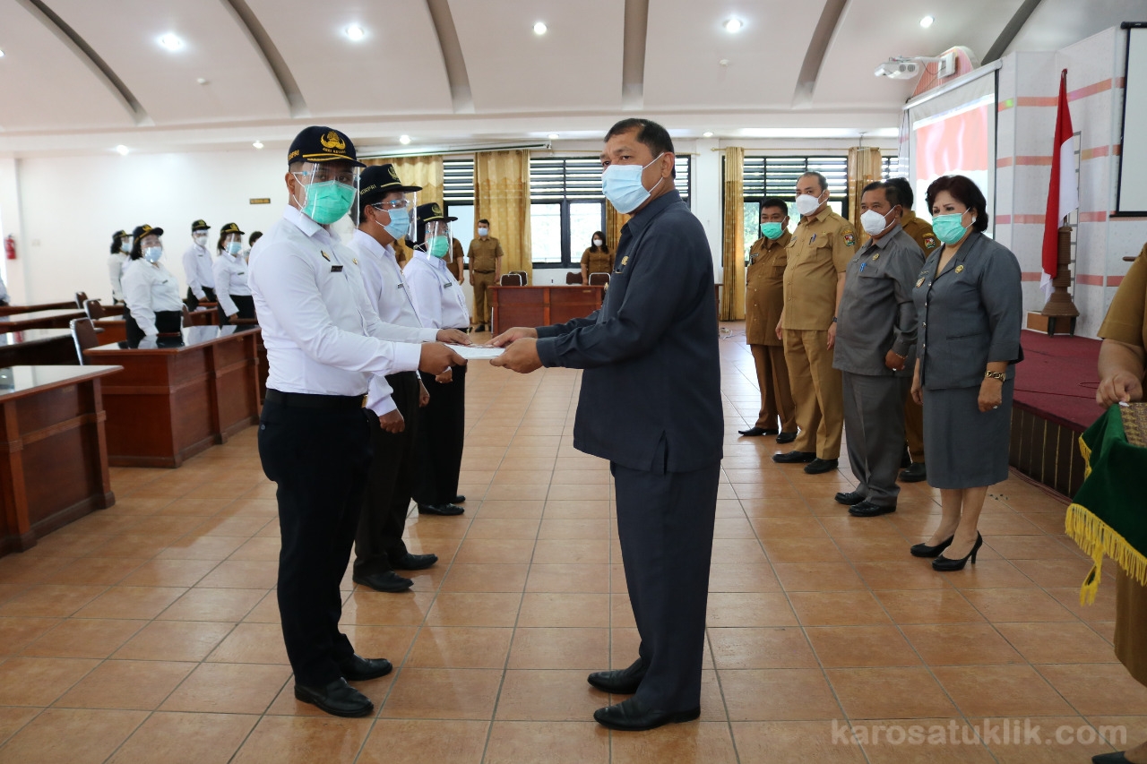 Bupati Karo Serahkan SK Pengangkatan PPPK 83 Orang dan 2 ASN