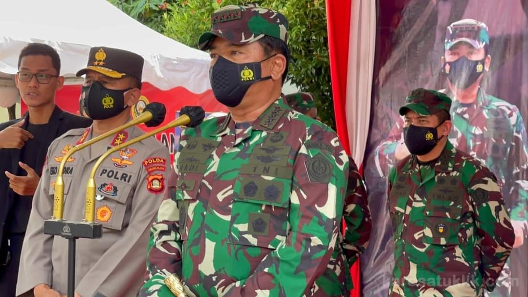 Panglima TNI Bersama Kapolri Tinjau Vaksinasi 2.000 Prajurit TNI danPOlri