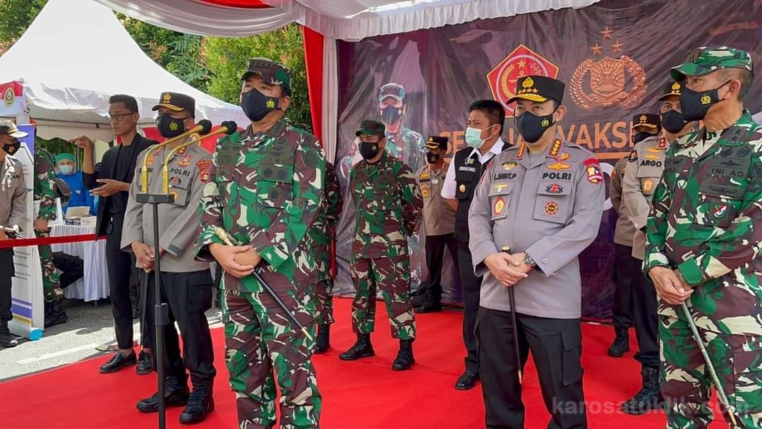 Panglima TNI Bersama Kapolri Tinjau Vaksinasi 2.000 Prajurit TNIdan POlri
