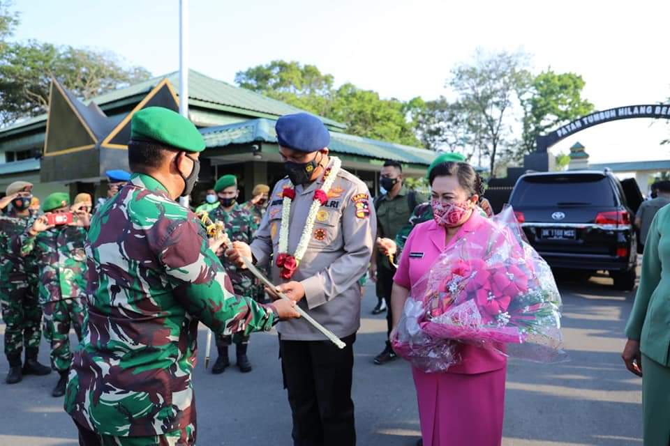 Sukses Sinergikan TNI - Polri di Sumut, Irjen Martuani Sormin di Lepas Prajurit TNI Kodam IBB (3)