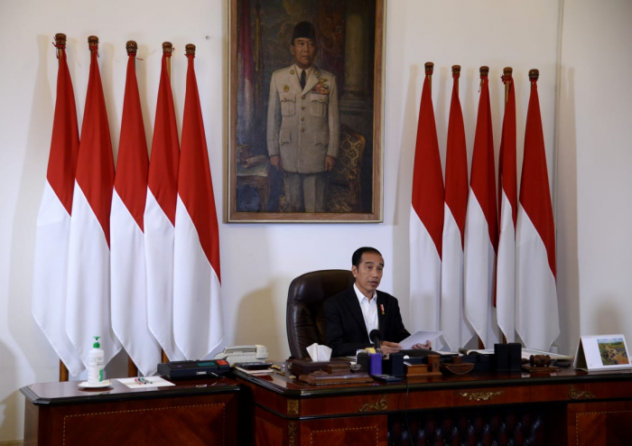 presiden-jokowi-bantah-bagi-sembako-di-istana-bogor (1)
