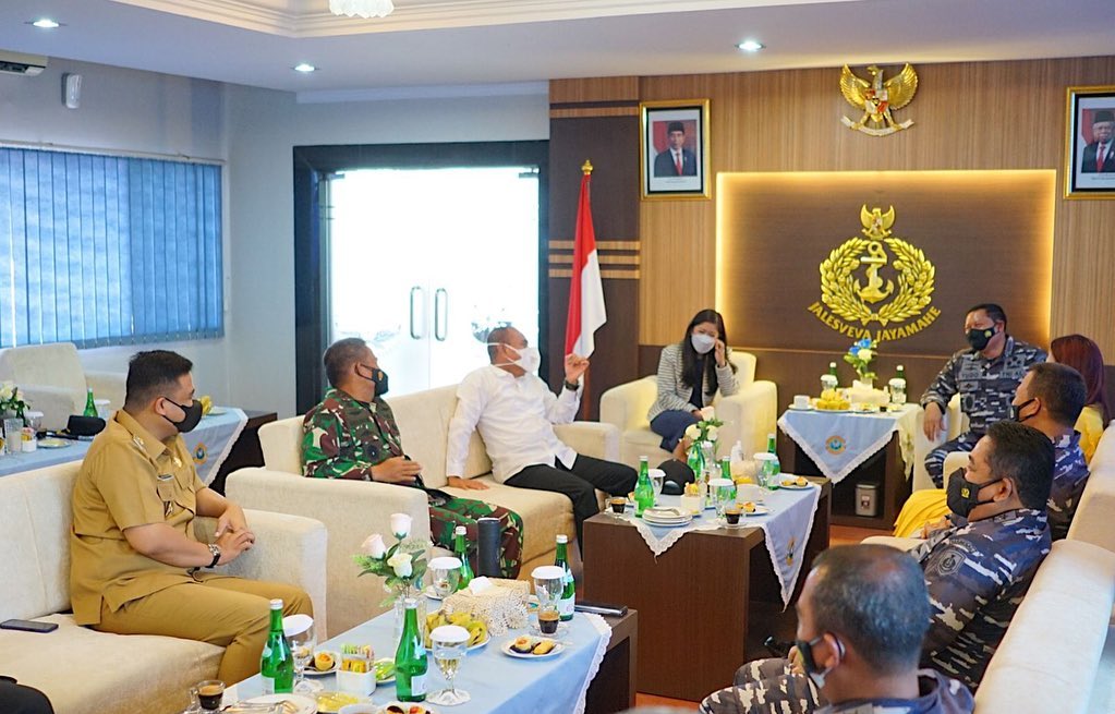 KASAL TNI Yudo Margono dan Wali Kota Medan Bobby Nasution Tinjau Vaksinasi di Mako Lantamal I Belawan