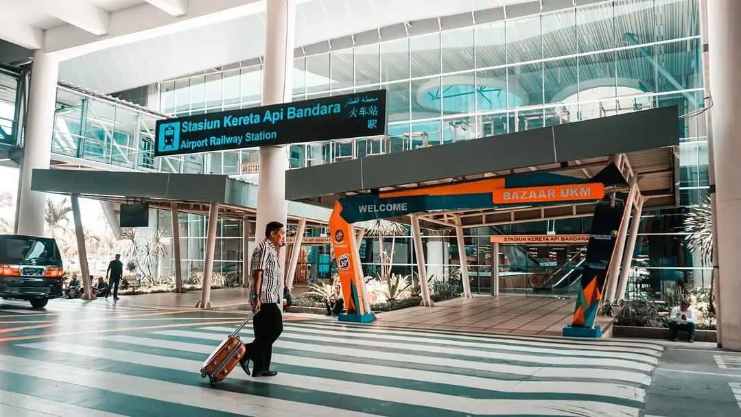 PT Railink selaku operator Kereta Api Bandara di Indonesia kembali mengoperasikan KA Bandara Kualanamu dan KA Bandara Soekarno-Hatta mulai 1 September 2021