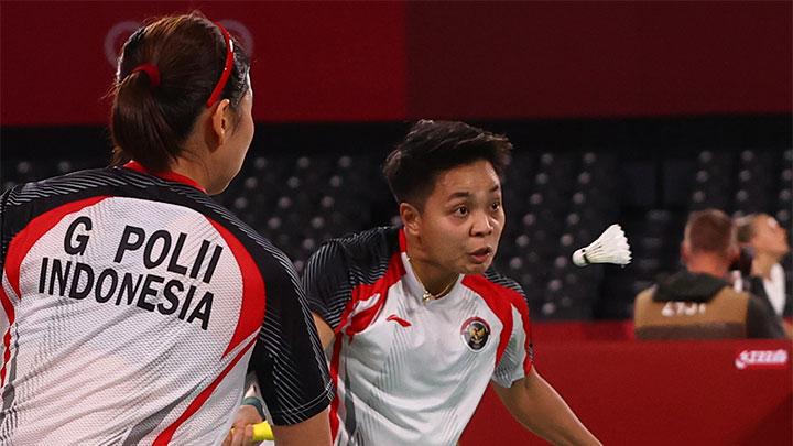 Ganda putri peraih medali emas Olimpiade Tokyo 2020 Greysia Polii/Apriyani Rahayu sukses menyumbang poin sekaligus membuat kedudukan tim Indonesia imbang sementara 2-2 dengan Denmark pada penyisihan terakhir Grup C Piala Sudirman