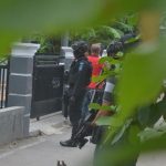 13a52d9a-4638-4784-801b-23c87d74db33_169 Tim Detasemen Khusus (Densus) 88 Polri menangkap tiga terduga teroris Jumat