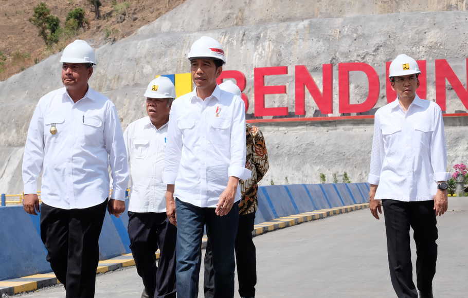 Presiden RI Joko Widodo (Jokowi) menyampaikan bahwa pada tahun 2021 ini pemerintah menargetkan untuk menyelesaikan pembangunan 17 bendungan
