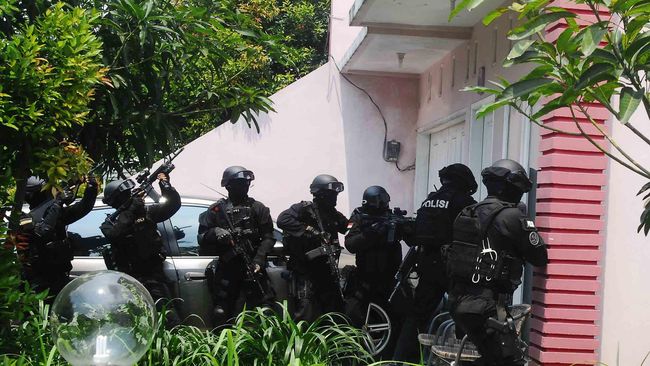 Detasemen Khusus (Densus) 88 Polri kembali menangkap terduga teroris di wilayah Bekasi, Jawa Barat