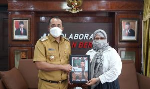 Sejumlah guru yang merupakan perwakilan dari guru honor di Medan, bersilaturahmi kepada Wakil Wali Kota Medan H. Aulia Rachman, di Balai Kota Medan