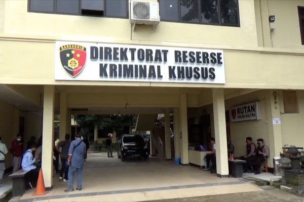 Bupati Kolaka Timur, Sulawesi Tenggara (Sultra), Andi Mery Nur, yang terjaring operasi tangkap tangan (OTT) Komisi Pemberantasan Korupsi (KPK), baru menjabat tiga bulan.