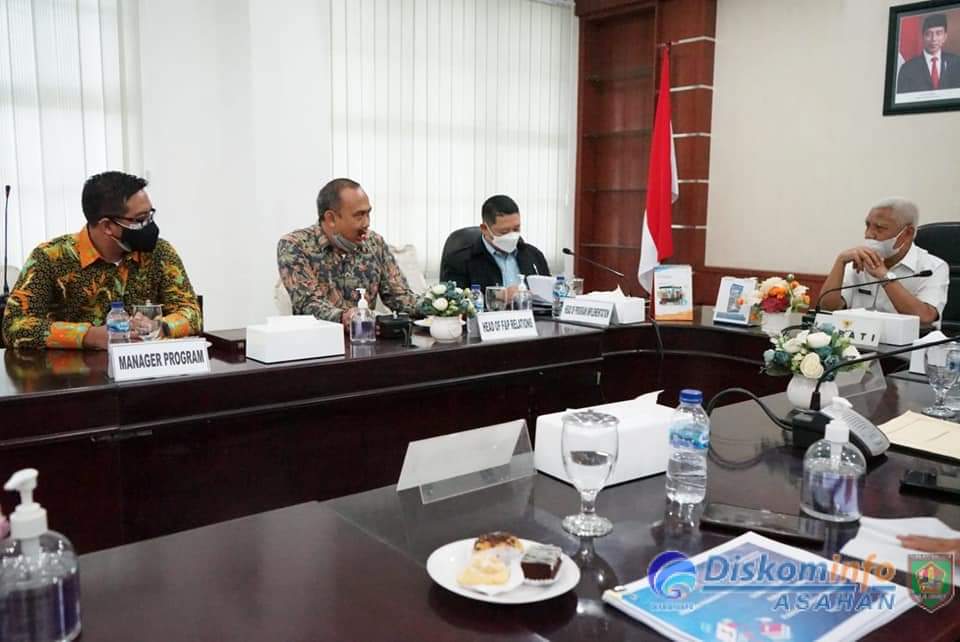 Pemerintah Kabupaten Asahan melalui Dinas Pendidikan Kabupaten Asahan melakukan penandatanganan perjanjian kerjasama dengan Putera Sampoerna Foundation terkait tentang Pusat Belajar Guru atau Teacher Learning Center di Aula Mawar Kantor Bupati Asahan, Kisaran