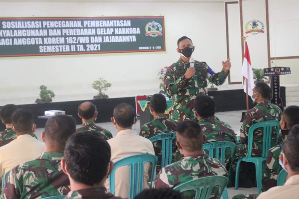 Komandan Korem 162/WB Brigjen TNI Ahmad Rizal Ramdhani, S.Sos. SH. M.Han., mengajak seluruh prajurit dan Pegawai Negeri Sipil (PNS) jajaran Korem 162/WB serta keluarganya ikut berperan aktif dalam upaya pencegahan, Pemberantasan Dan Peredaran Gelap Narkoba (P4GN) dan menegaskan untuk tidak sekali-sekali untuk mencoba-coba dengan narkoba